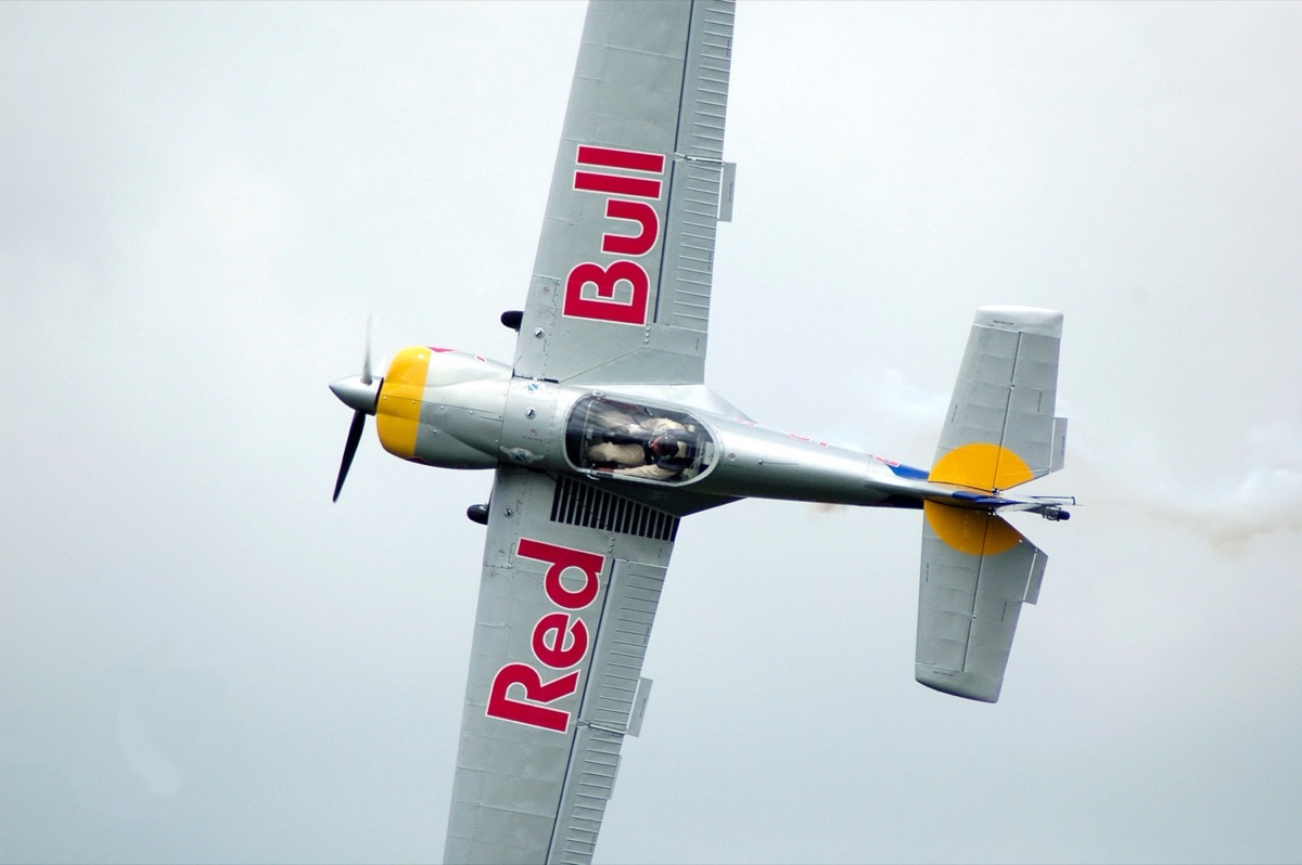 Red-Bull-Kunstflugzeug